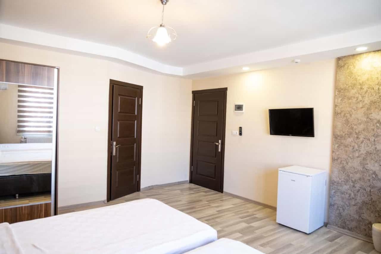 Ikarus Hotel คูซาดาซี ภายนอก รูปภาพ