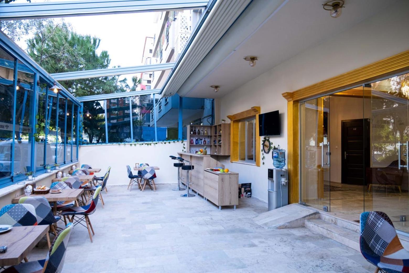 Ikarus Hotel คูซาดาซี ภายนอก รูปภาพ